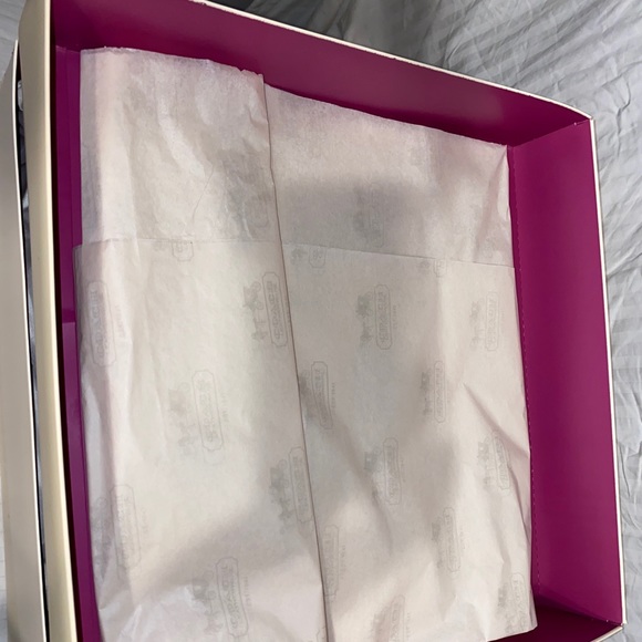 Coach - Picture 8 of 14